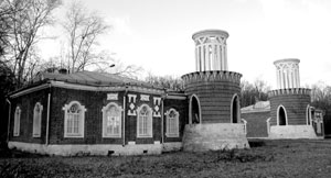 Башни и караульни при въезде в усадьбу Воронцово. Фото М.Ю. Коробко