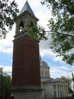 Церковь Сретенья Гоподня с колокольней в Богучарово