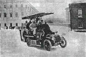 Первый пожарный автомобиль “Даймлер-Лист” поступил в Мясницкую пожарную часть в 1908 году. 
