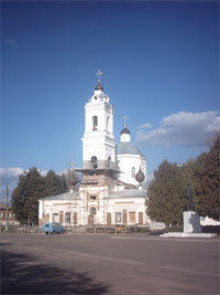 Вид на Петропавловский собор... и памятник Ленину