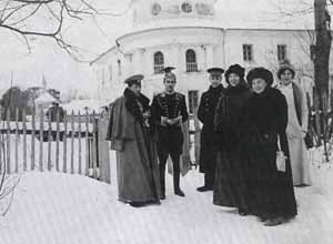 Гости Якунчиковых в Черемушках, третья справа дочь П.М. Третьякова -А.П. Боткина. Фото 1912г.