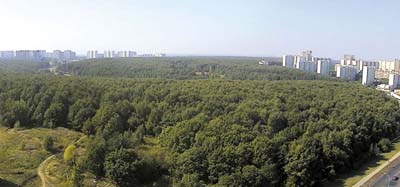 Вид на Теплостанский парк и долину реки Очаковки