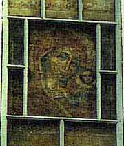 Образ Божией Матери на наружной стене храма в Узком